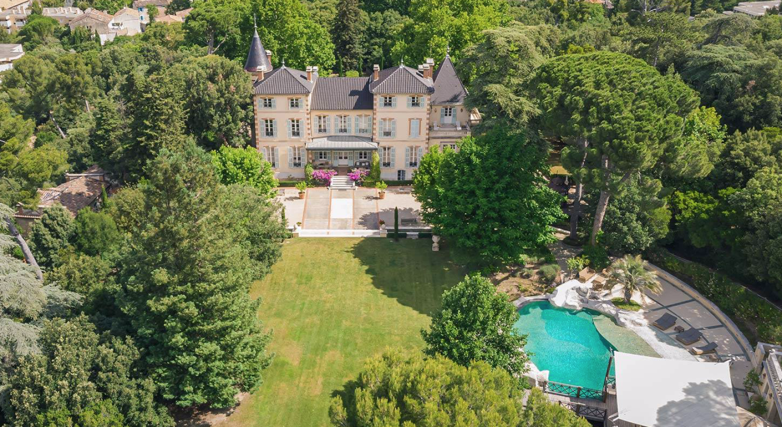 location d'un château à proximité de Marseille et de Cassis 