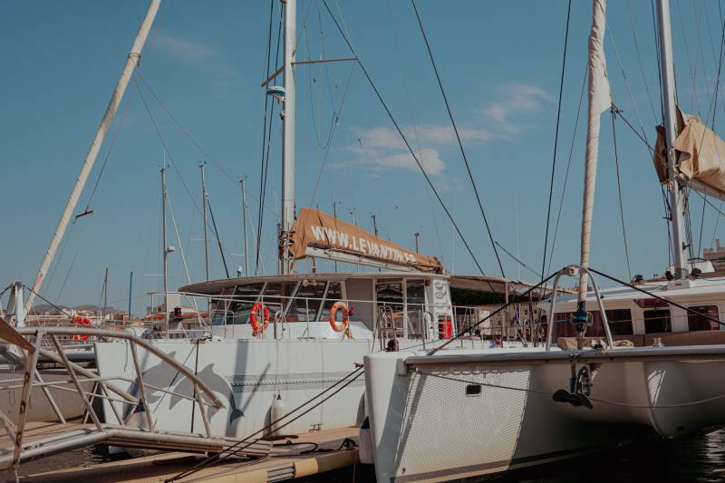 Séminaire au bord de mer à Marseille, sur un catamaran