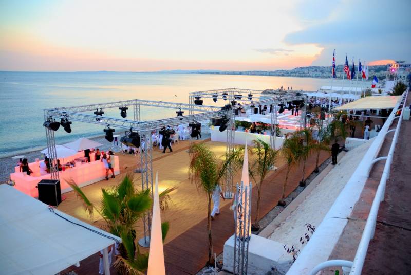 Organiser votre soirée d'entreprise sur une plage à Cannes ou à Nice