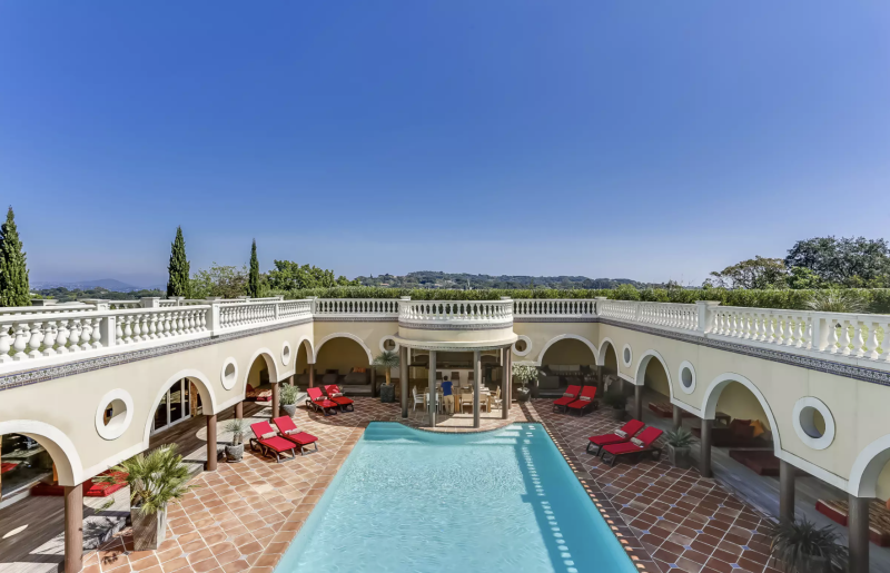 louer une villa luxe à Saint Tropez pour 10 à 17 personnes 