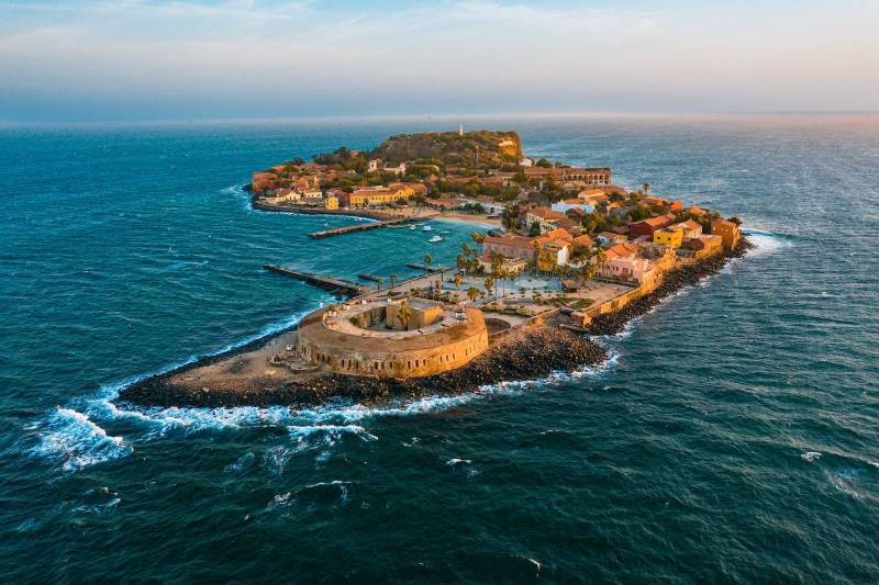 Découvrez l'île de Gorée au Sénégal avec notre agence d'événementielle spécialisée dans les voyages à l'étranger