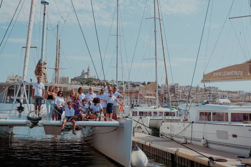journée bateau avec une ambiance conviviale et professionnelle au coeur du parc national des calanques