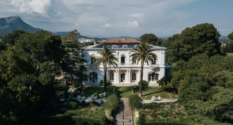 location villa ou domaine haut de gamme à Hyères dans le Var proche du Lavandou